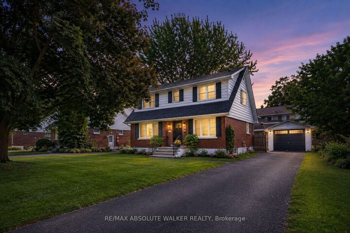 Photo de la propriété:  818 Colson Avenue  ON K1G 1R7 