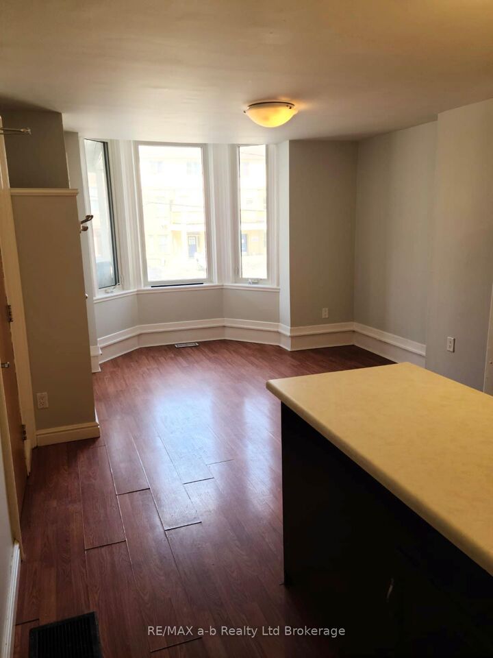Property Photo:  26 Stanley Street 3  ON N6C 1B1 
