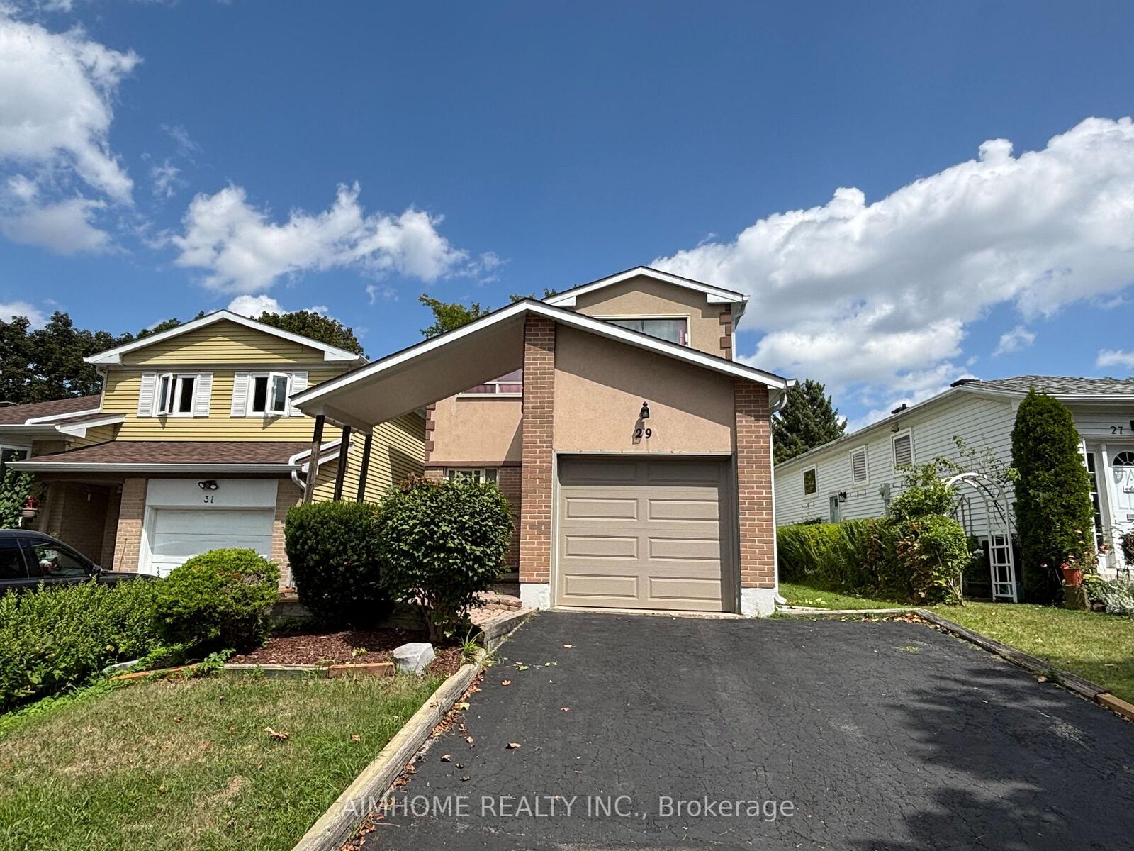 Property Photo:  29 Snowshoe Crescent  ON L3T 4M7 