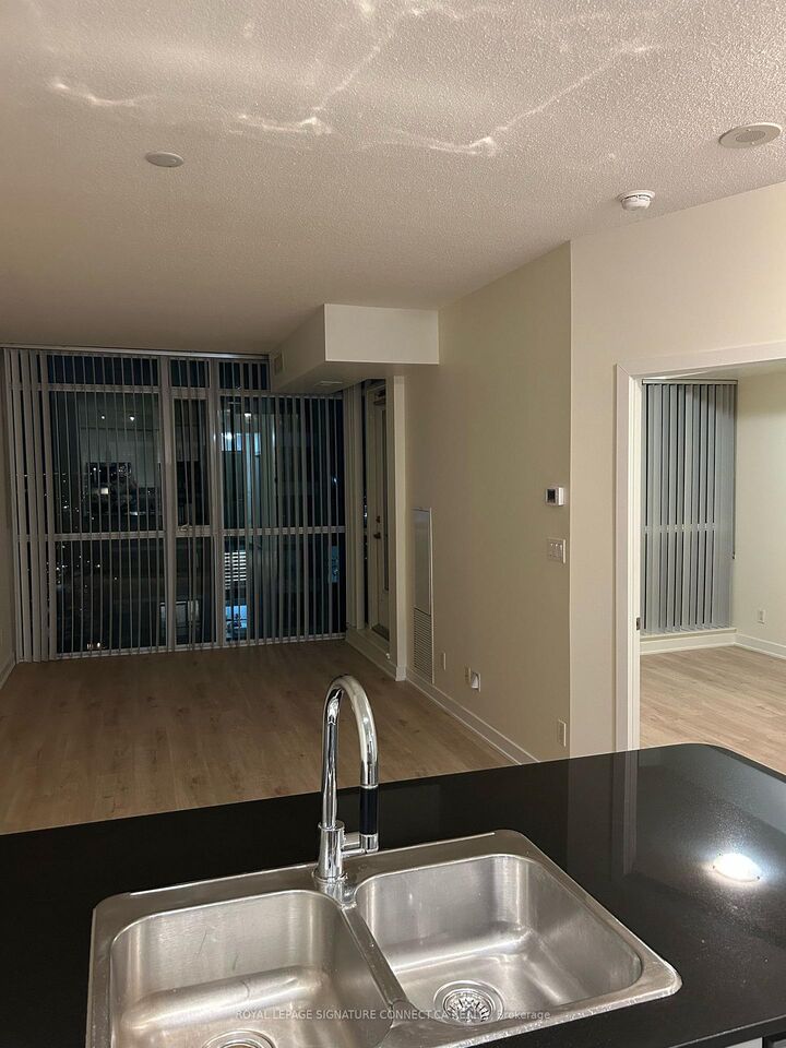Property Photo:  4065 Brickstone Mews 2105  ON L5B 0G3 