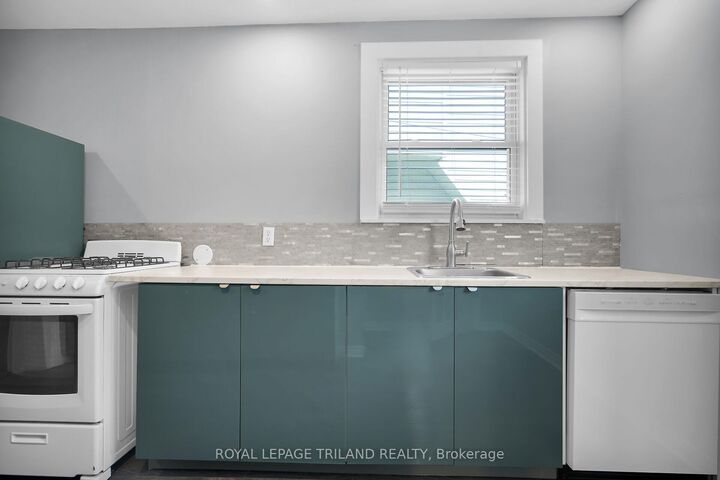 Property Photo: 122 Centre Street 1 ON N5R 2Z9
