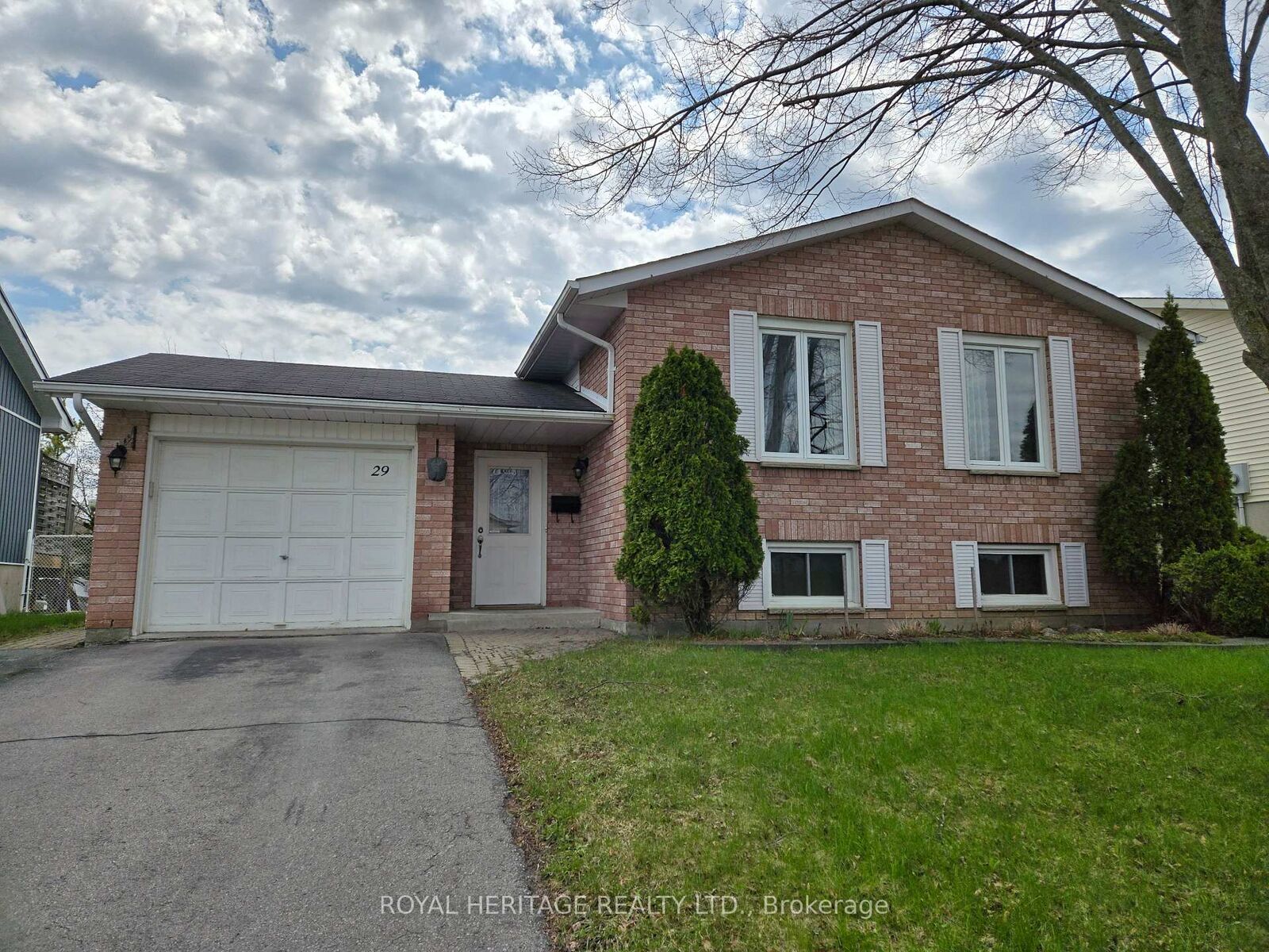 Property Photo:  29 Fleming Road SW  ON K8V 6P7 