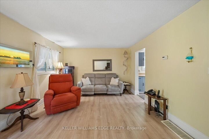 Property Photo: 2320 Middlesmoor Crescent ON L7P 3X7
