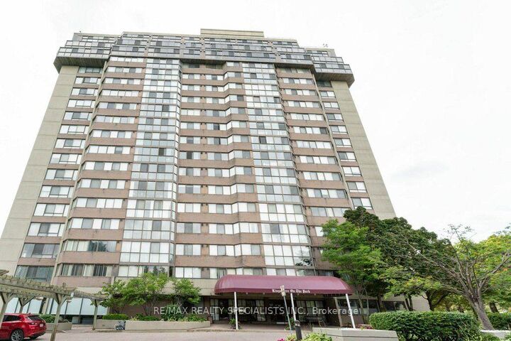 Property Photo: 880 Dundas Street W 1106 ON L5C 4H3