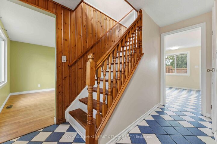 Property Photo:  1532 Beaverpond Drive A  ON K1B 3R9 