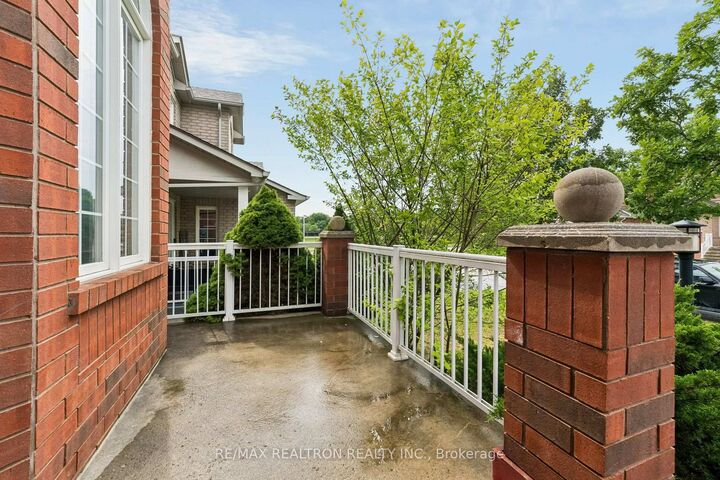 Property Photo: 58 Lurosa Crescent ON L1R 3A9