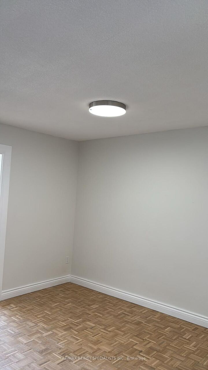 Property Photo:  85 Emmett Avenue 1810  ON M6M 5A2 