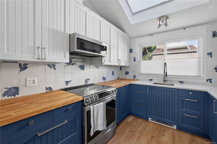 Property Photo: 947 Caledonia Ave #8 BC V8T 1E8