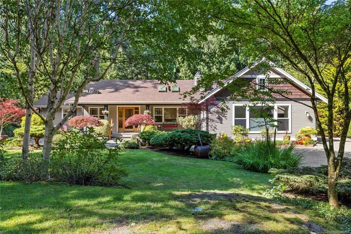 825 Fern Rd E — photo 1