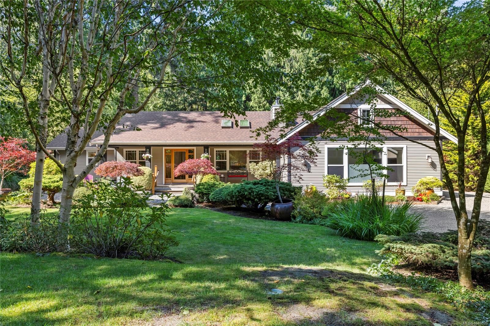 Property Photo: 825 Fern Rd E BC V9K 1M3