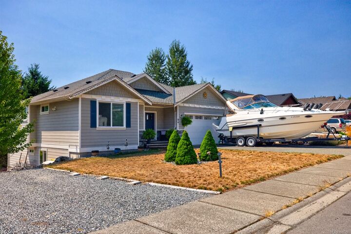 Property Photo: 94 Beech Cres BC V0R 2G1