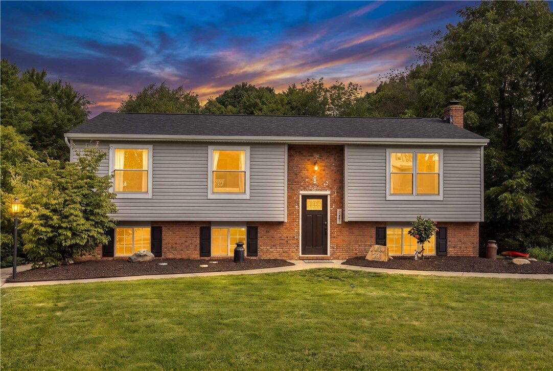 Property Photo: 331 Rolling Hills Rd PA 15042