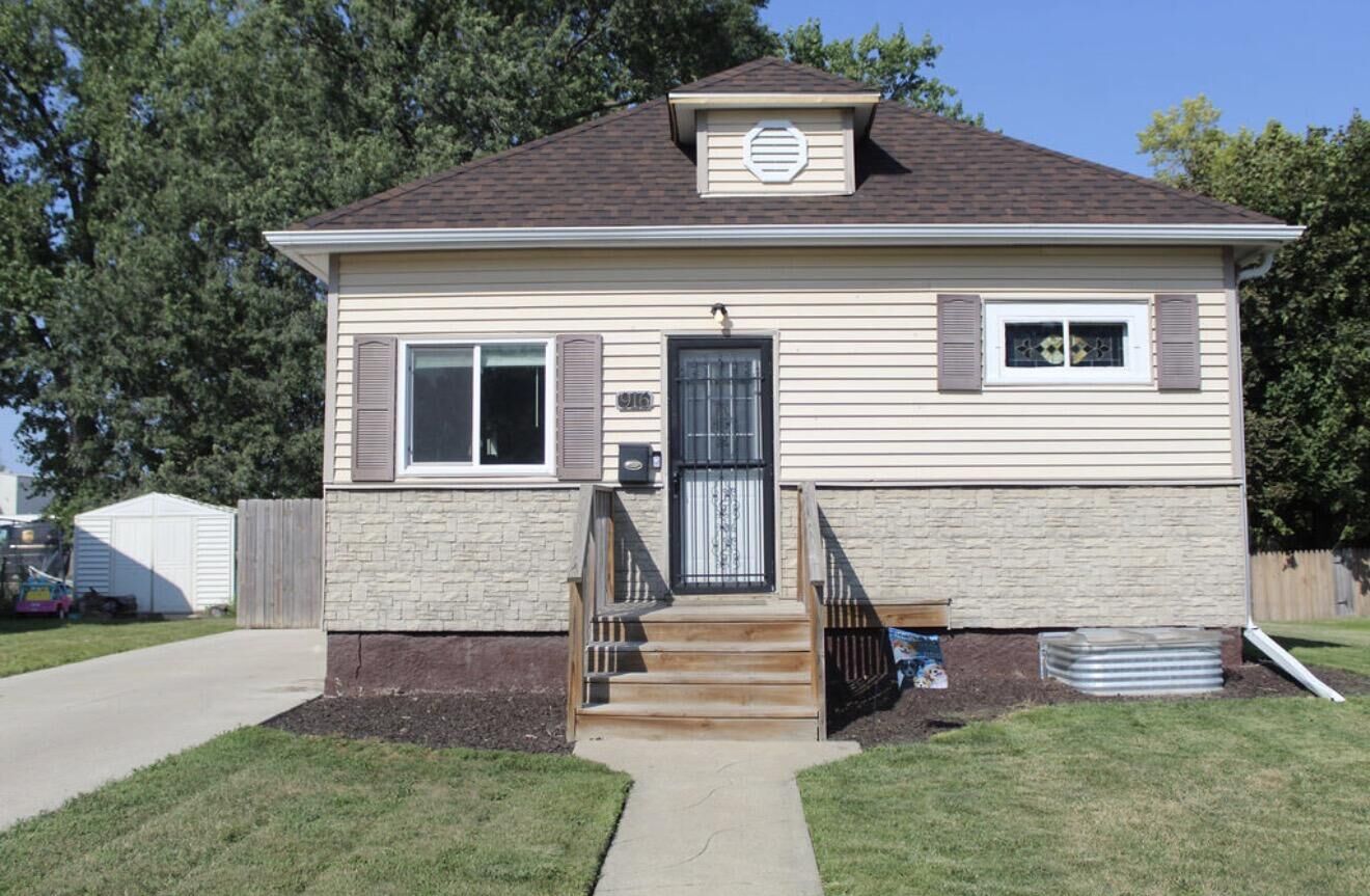 Property Photo:  916 S 4th Street  SD 57401 