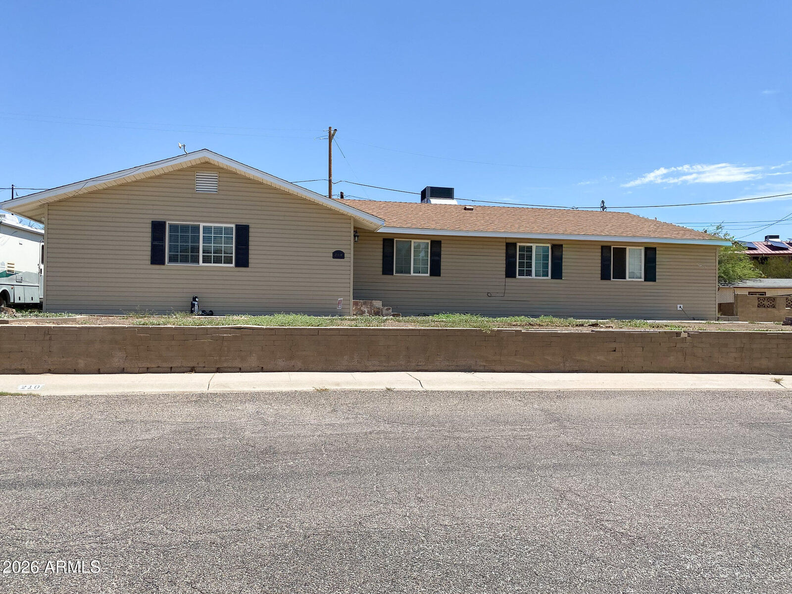 Property Photo: 210 W Victoria Circle AZ 85137