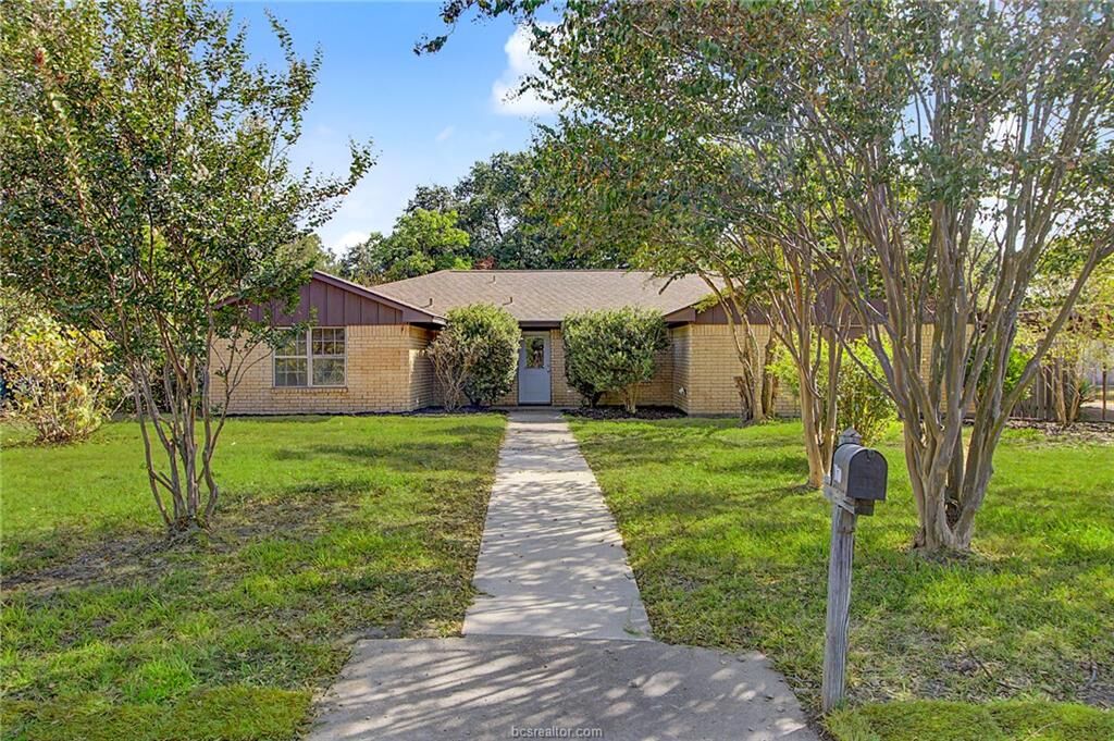 Property Photo: 1817 Medina Drive TX 77840