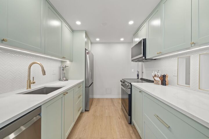 327 W 2nd Street 206 — photo 1