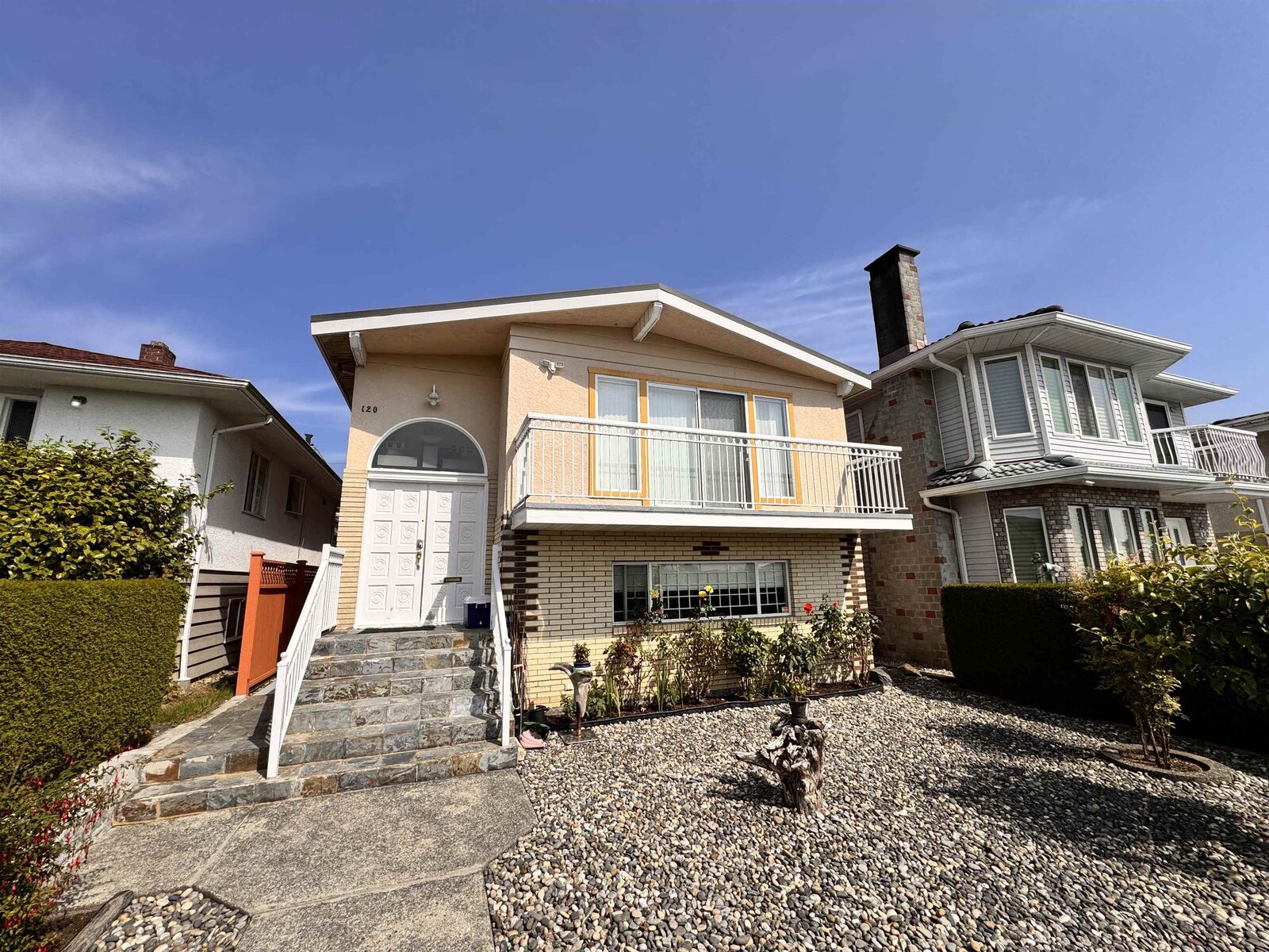 Property Photo:  120 Springer Avenue Lower  BC V5B 3K3 