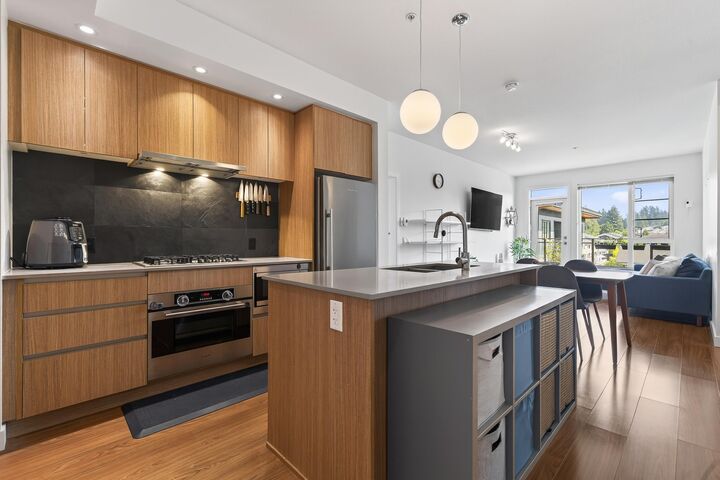 516 Foster Avenue 502 — photo 1