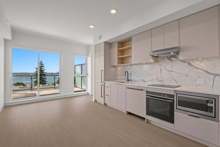Property Photo:  422 E 3rd Street 655  BC V7L 1G2 