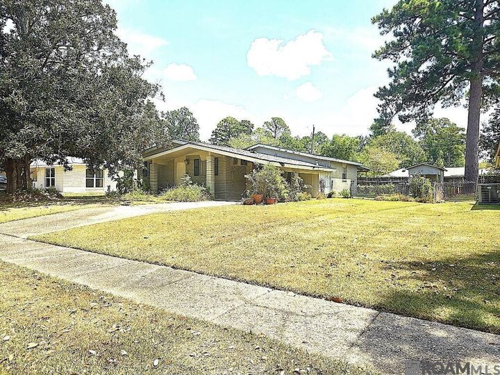 Property Photo: 382 Huntington Dr LA 70810