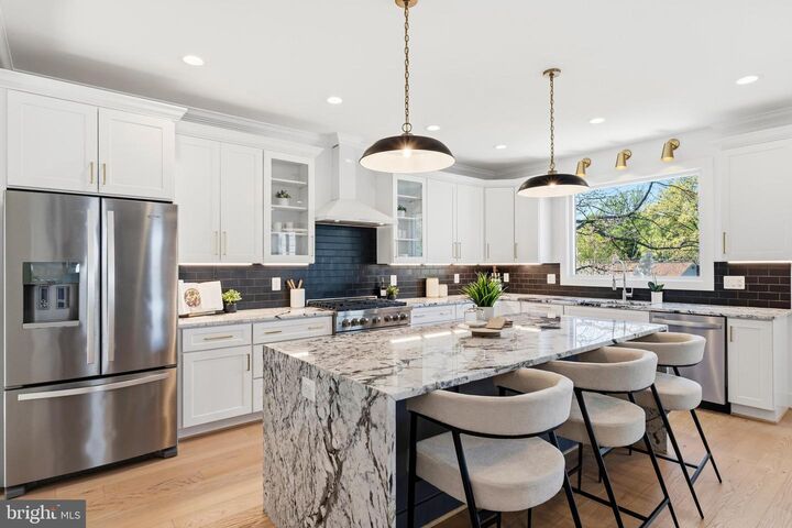 Property Photo:  6806 Farragut Avenue  VA 22042 