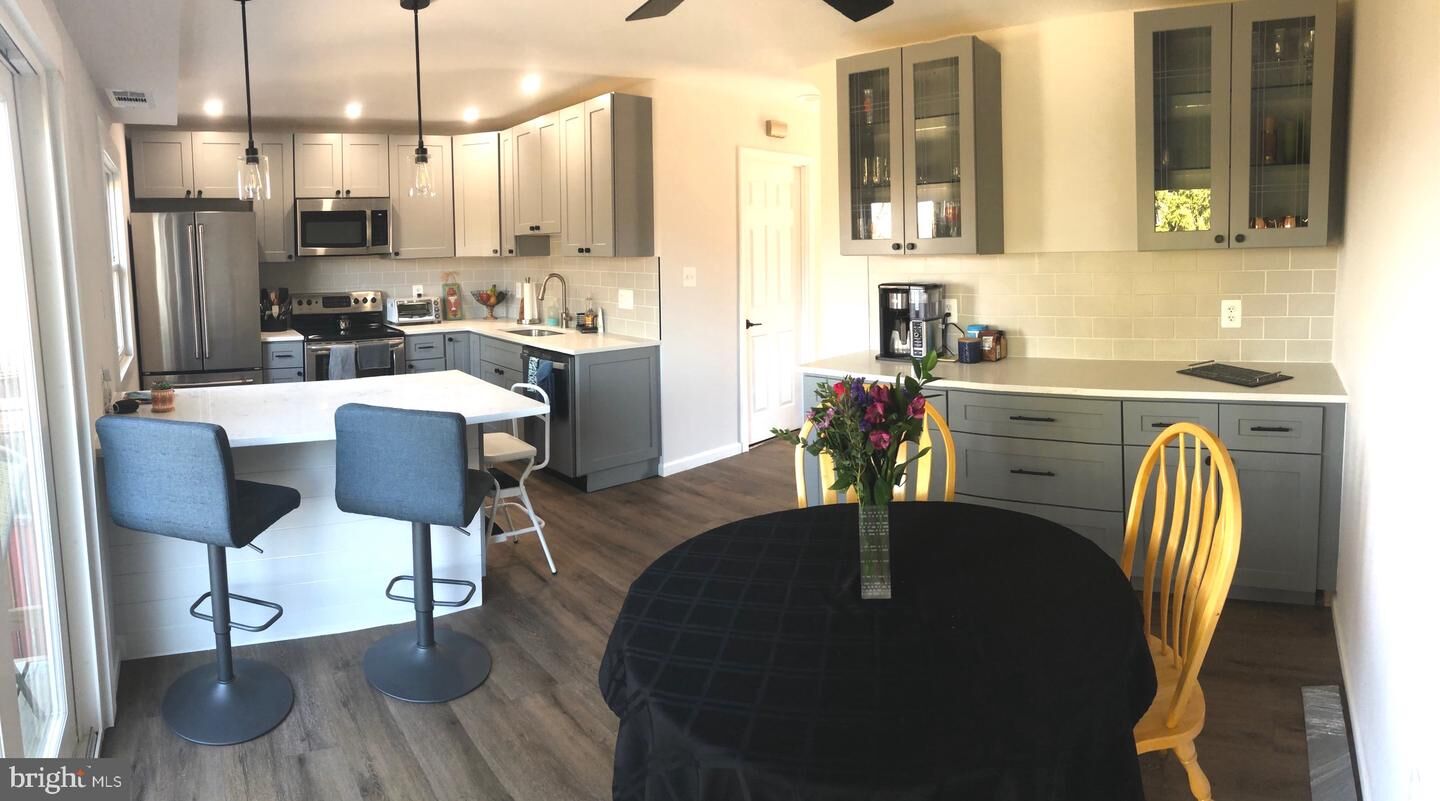 Property Photo:  309 Shenandoah Street SE  VA 20175 