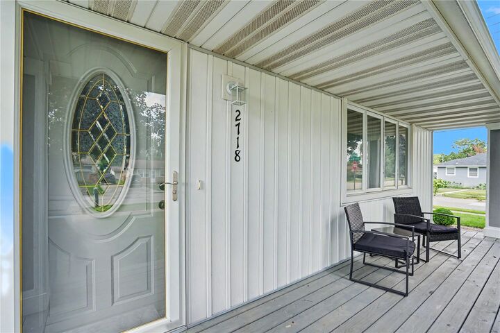 Property Photo:  2718 E Ave NW  IA 52405 