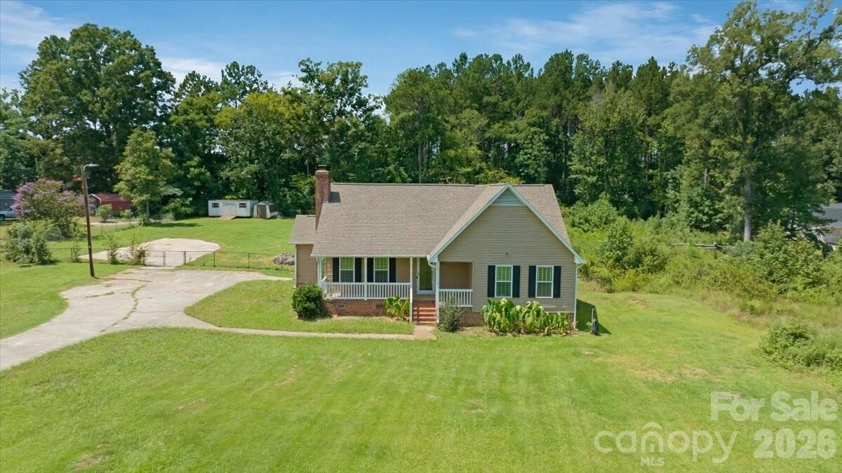 Property Photo:  2827 E Pinewood Road  SC 29706 