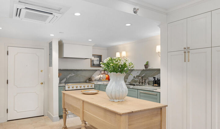 Property Photo:  3 Queen Street Apt 209  SC 29401 
