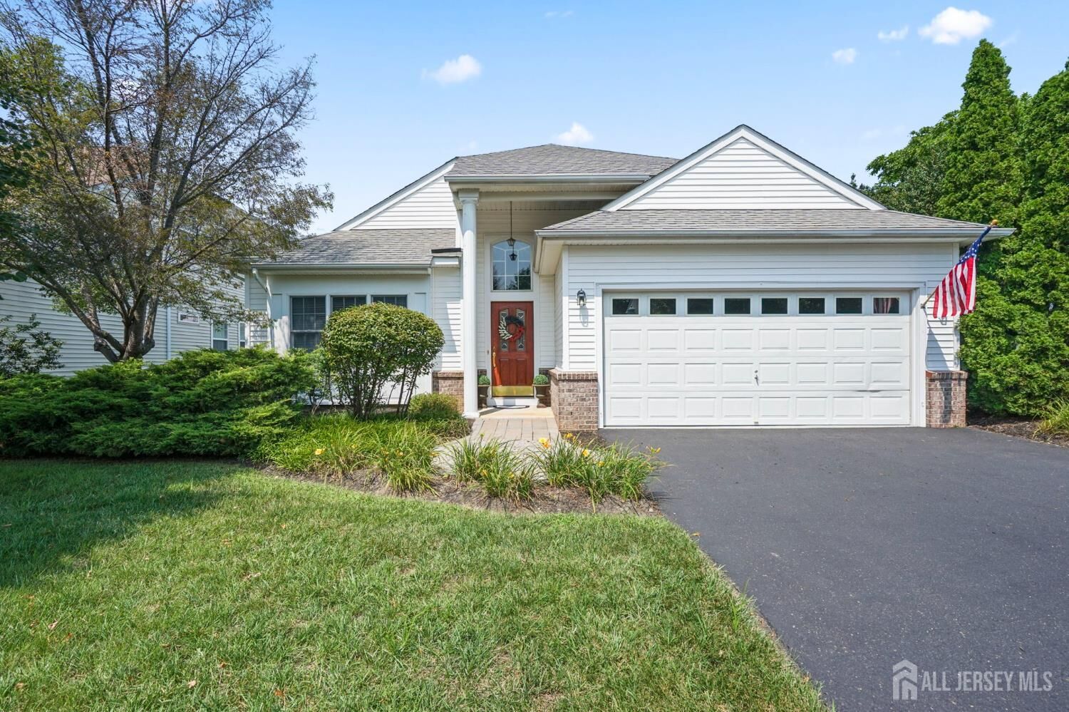 Property Photo:  52 Vineyard Court  NJ 08831 