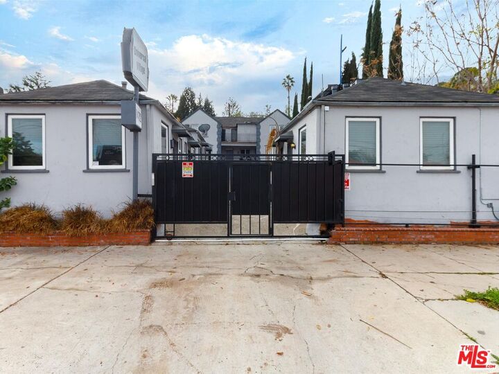 Property Photo:  11472 Ventura, Unit B  CA 91604 