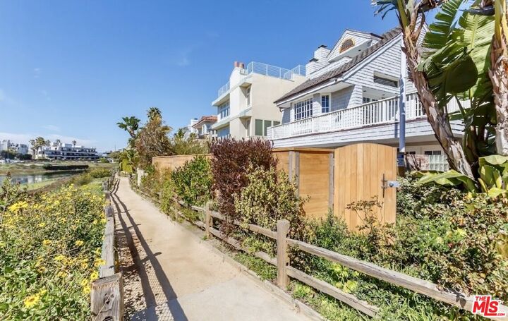 Property Photo:  4219 Roma Ct  CA 90292 