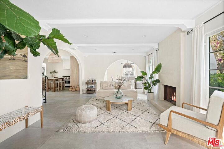 Property Photo: 4267 Murietta Ave CA 91423