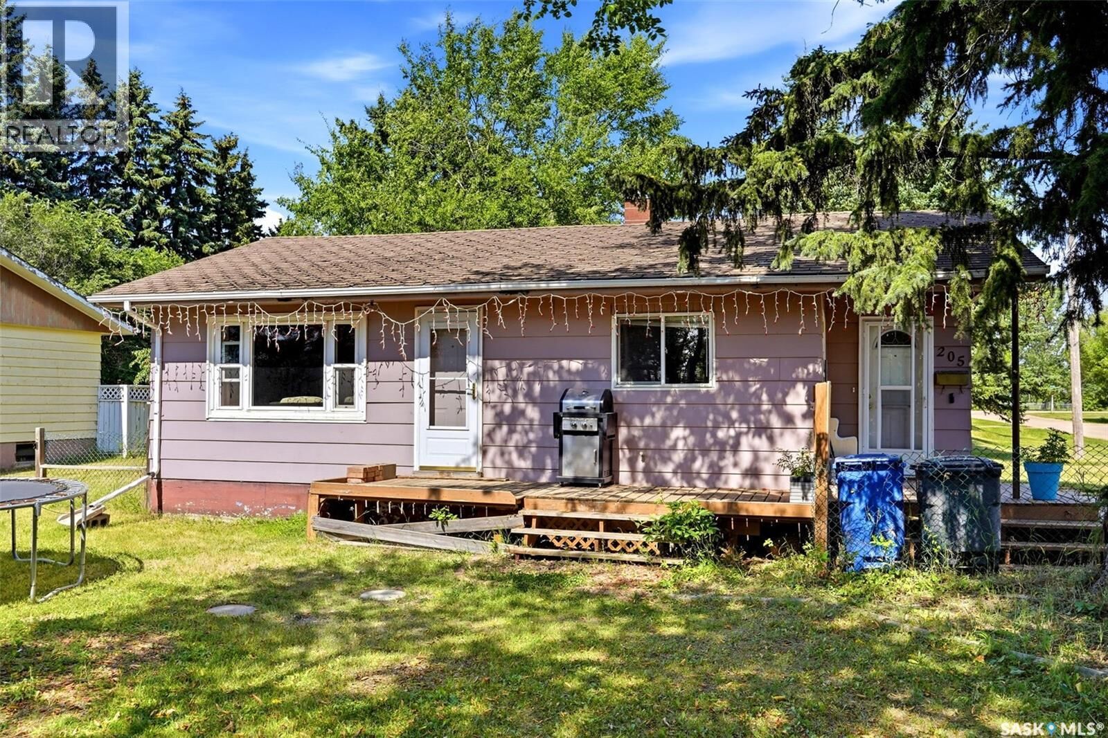 Property Photo:  205 1st Avenue  SK S0A 1V0 