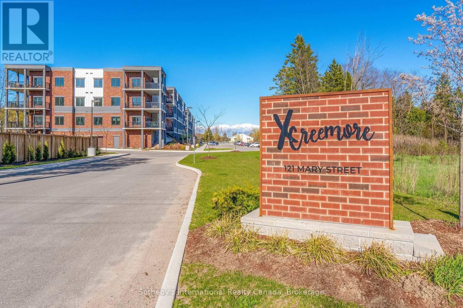 Property Photo: 121 Mary St Street 311 ON L0M 1G0