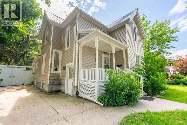 Property Photo:  156 Queen Street  ON N7T 2R1 