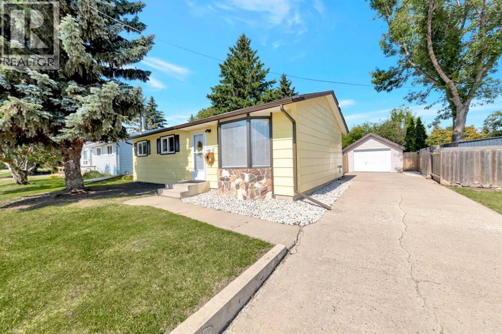 Property Photo:  5104 31 Street  AB T9V 1E3 