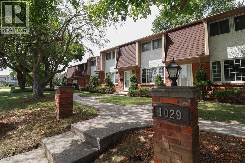 Property Photo:  1029 Salisbury Street 4  ON N7S 5V8 