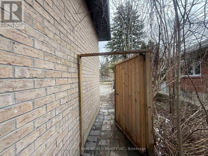 Property Photo:  19 Honeybourne Crescent Bsmt  ON L3P 1P4 