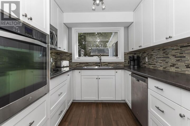 Property Photo: 556 Laurentian Dr ON P7C 5J8
