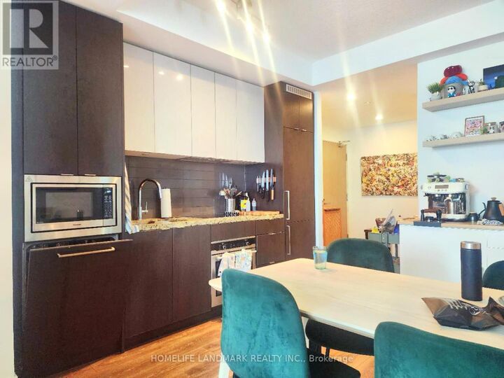 Property Photo: 125 Blue Jays Way 4305 ON M5V 0C4