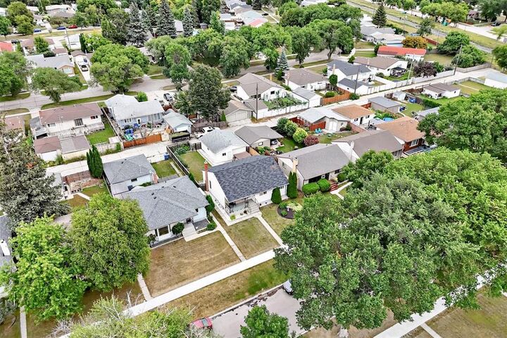Photo de la propriété: 715 McAdam Avenue MB R2V 0B4
