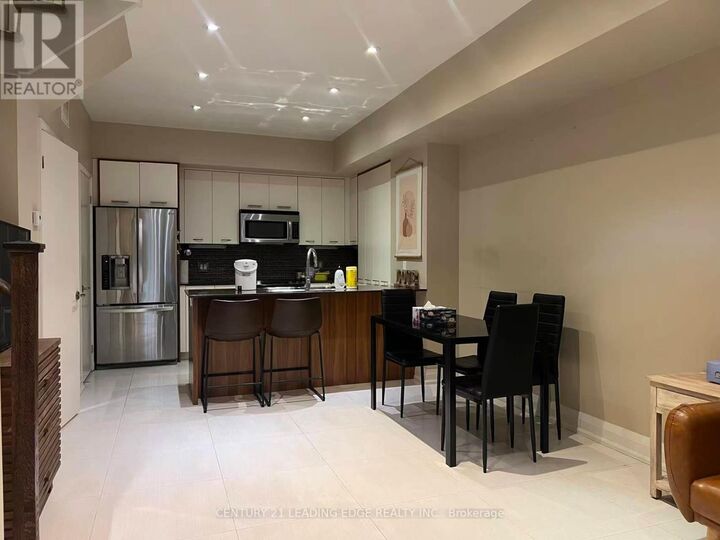 Property Photo:  15 Valhalla Inn Road Th4  ON M9B 0B3 