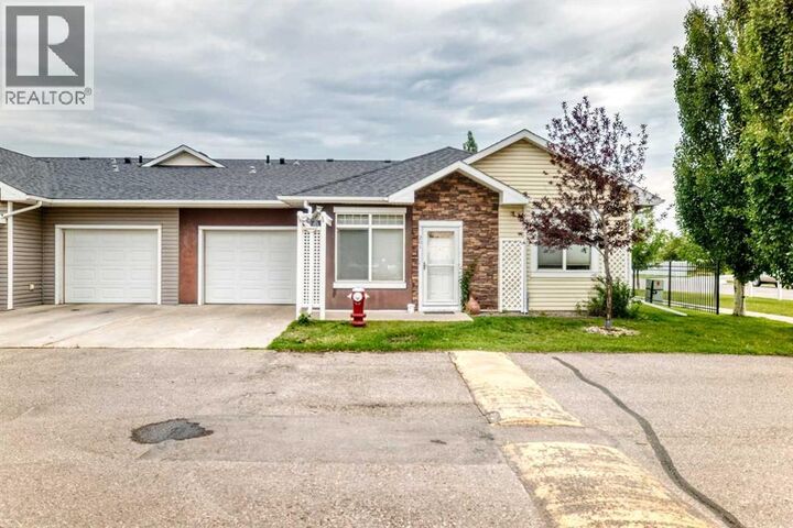 Property Photo: 201 Sunvale Crescent Northeast AB T1V 0E8