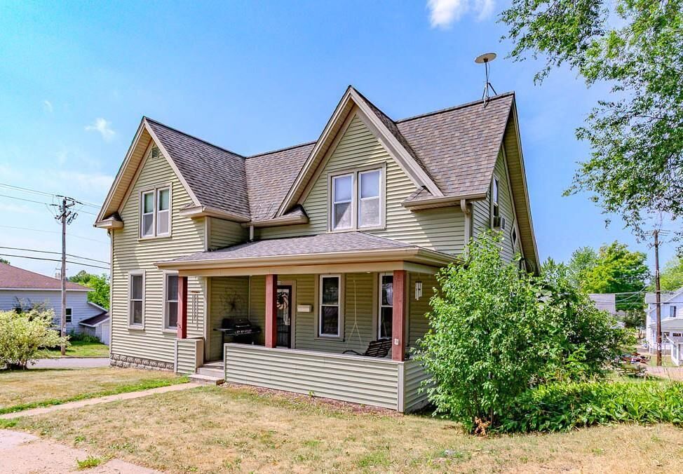 Property Photo:  400 N Genesee Street  WI 54487 