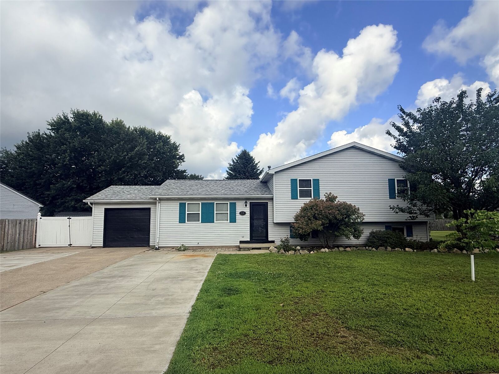 Property Photo: 318 Edge Park Drive PA 16423