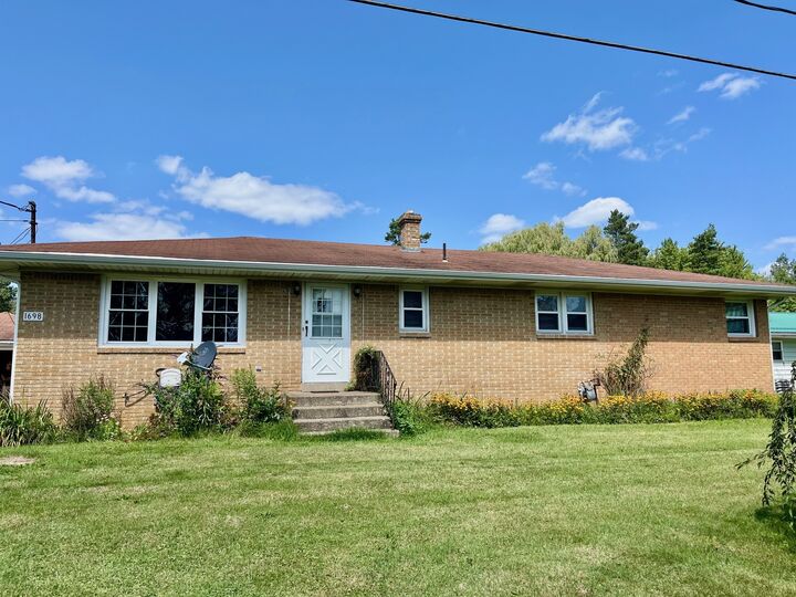 Property Photo:  1698 Townhall Road W  PA 16509 