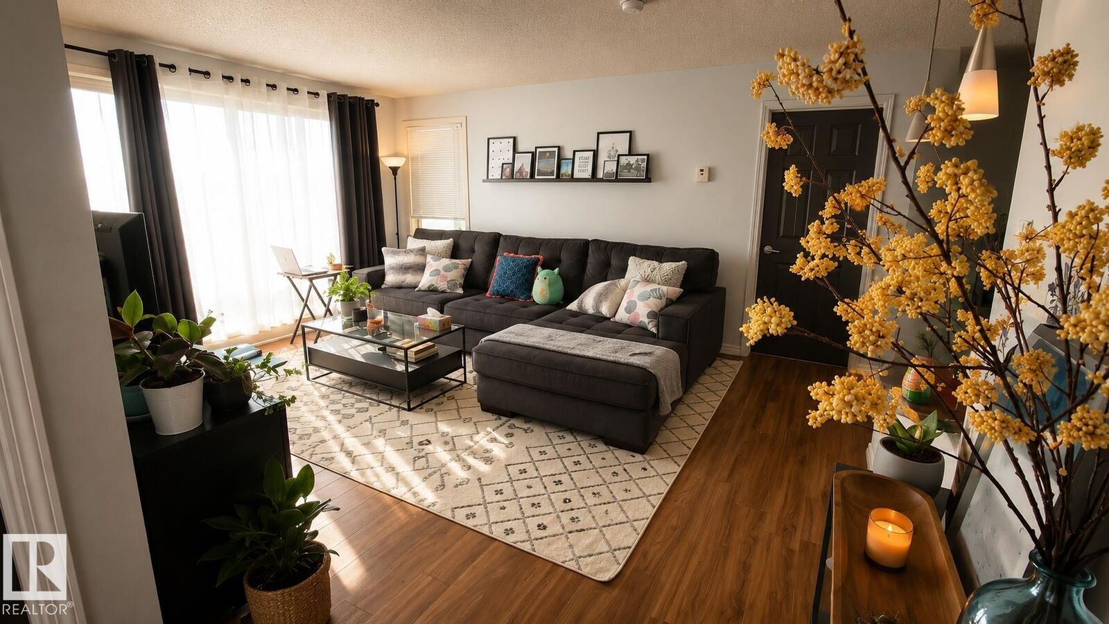 Property Photo: #301 13907 136 St NW AB T6V 1Y5