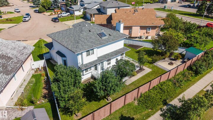 Property Photo:  15304 74 Street NW  AB T5Z 2X8 