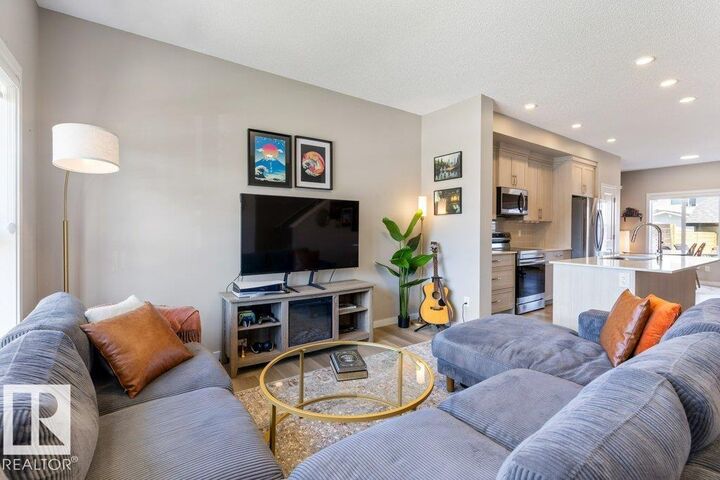 Property Photo:  7056 181 Avenue NW  AB T5Z 0V4 